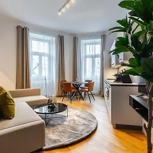 Trendy With - Smart Tv, Coffee Machine In Meidling Вена